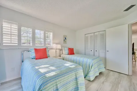 70 Royal Oak Court Vero Beach FL 32962