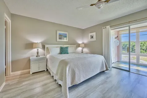 70 Royal Oak Court Vero Beach FL 32962