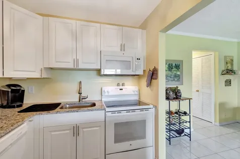 210 Horizons Boynton Beach FL 33435