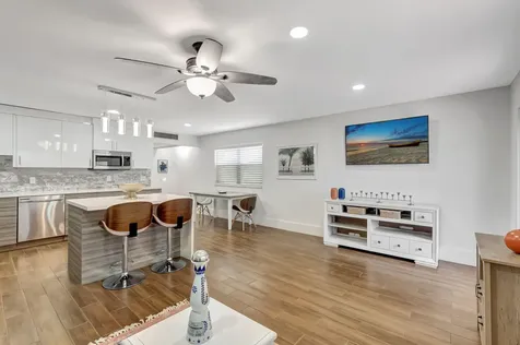 187 Seville H Delray Beach FL 33446