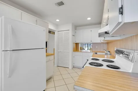 7 Stratford Drive Boynton Beach FL 33436