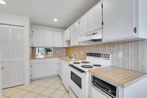 7 Stratford Drive Boynton Beach FL 33436