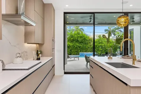 98 Ne Spanish Trail Boca Raton FL 33432