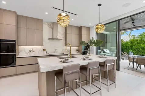 98 Ne Spanish Trail Boca Raton FL 33432