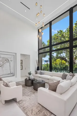 98 Ne Spanish Trail Boca Raton FL 33432