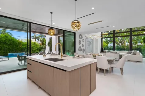 98 Ne Spanish Trail Boca Raton FL 33432