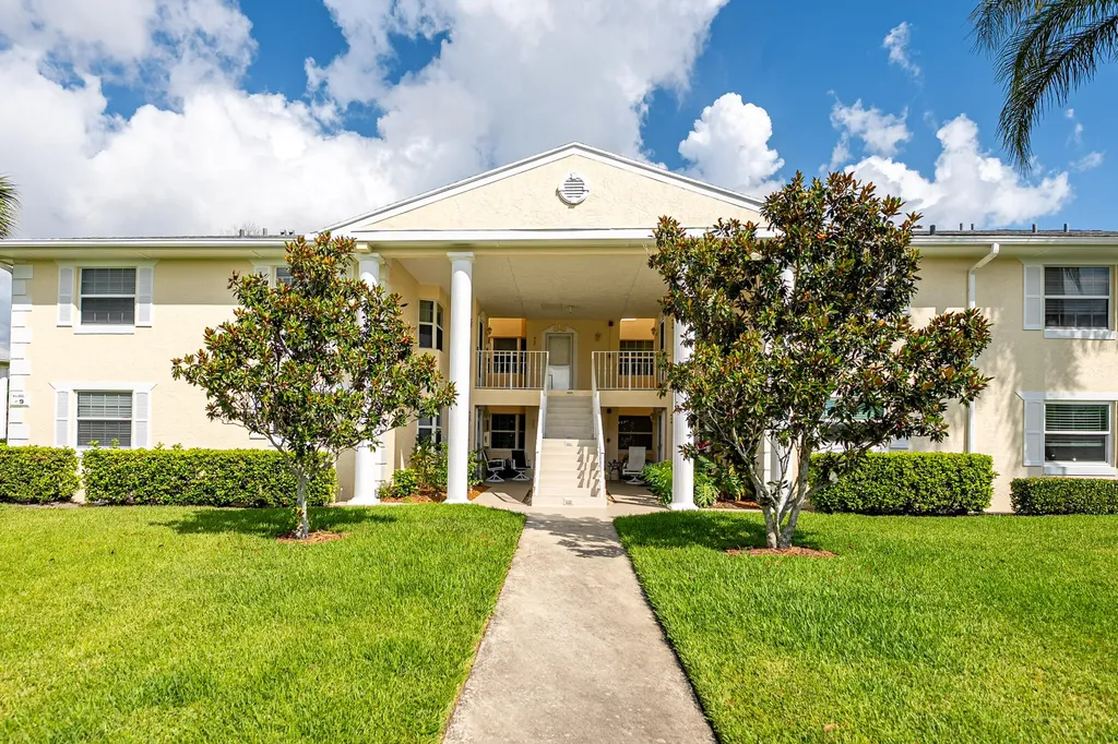 422 Grove Isle Circle Vero Beach FL 32962