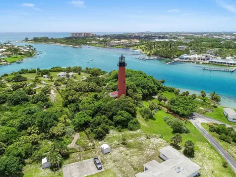24 Uno Lago Drive Juno Beach FL 33408