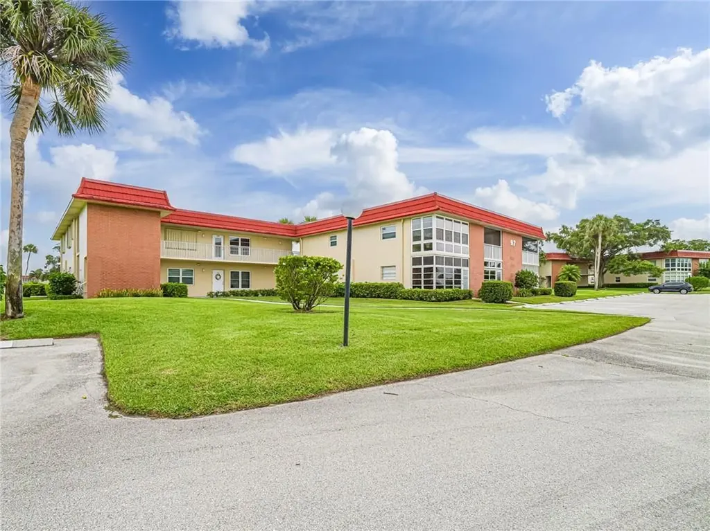 97 Spring Lake Drive Vero Beach FL 32962