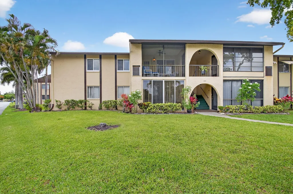 335 Pine Ridge Circle Greenacres FL 33463