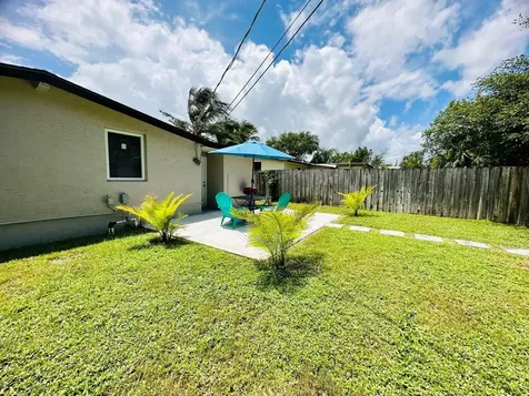 255 Glouchester Street Boca Raton FL 33487