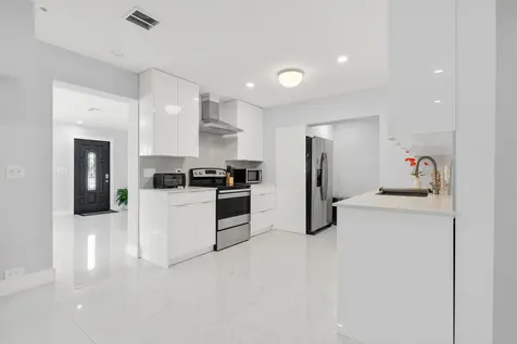 255 Glouchester Street Boca Raton FL 33487