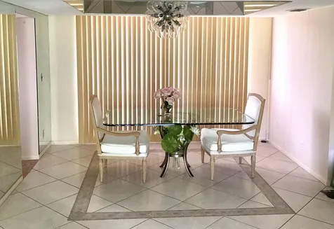 2520 Presidential Way West Palm Beach FL 33401
