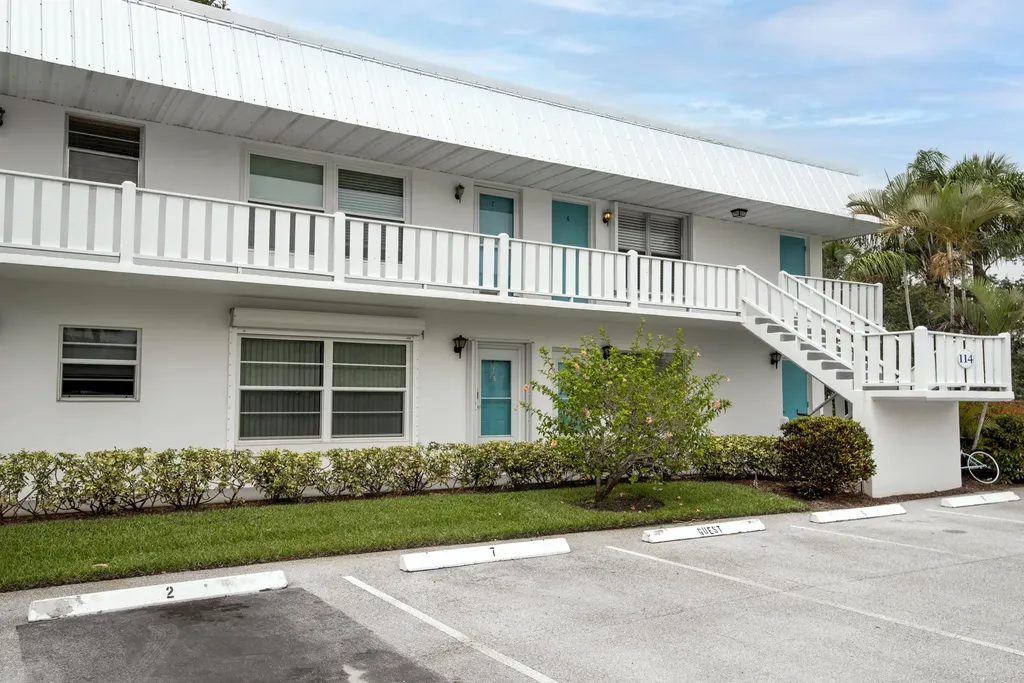 2929 Se Ocean Boulevard Stuart FL 34996