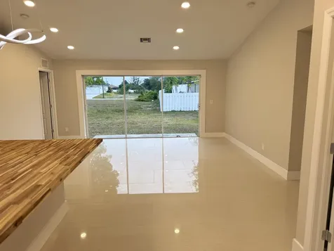 2118 Ne 22nd Place Cape Coral FL 33909