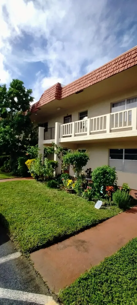 2 Abbey Lane Delray Beach FL 33446