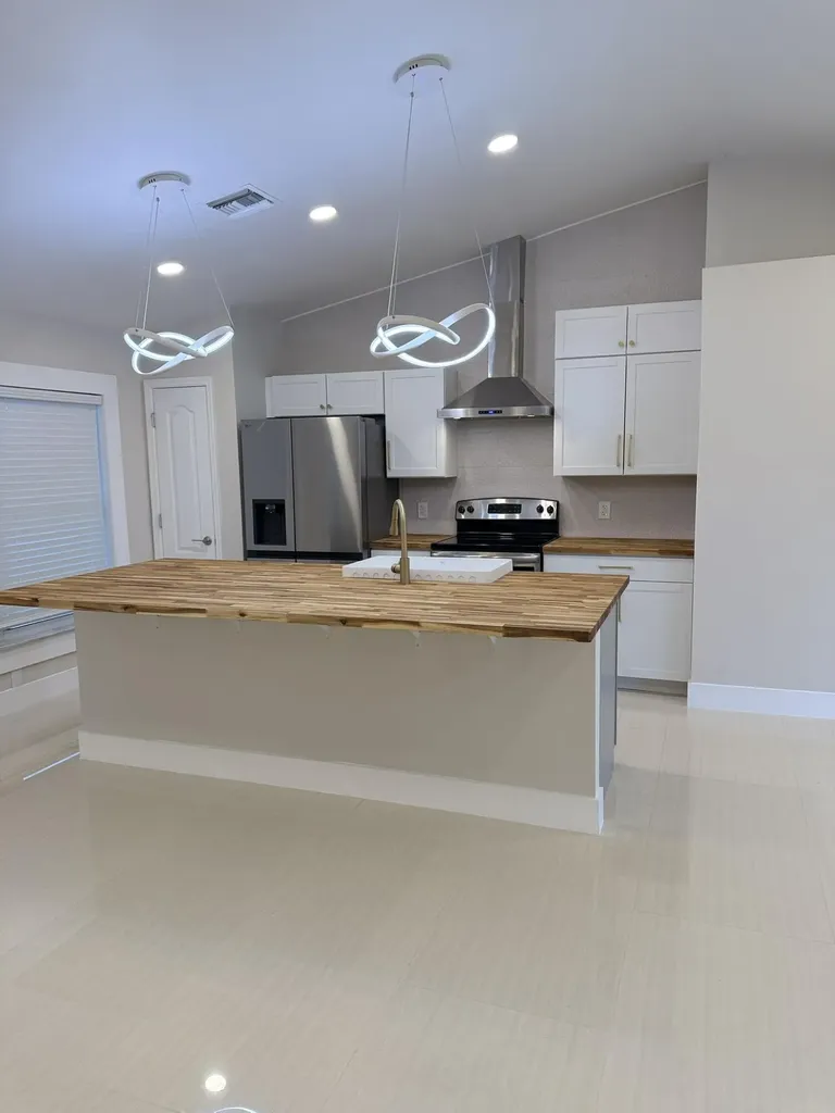 2118 NE 22nd Place Cape Coral FL 33909