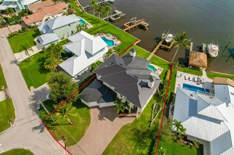 32 Sw Riverway Boulevard Palm City FL 34990