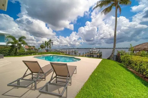 32 Sw Riverway Boulevard Palm City FL 34990