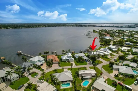 32 Sw Riverway Boulevard Palm City FL 34990