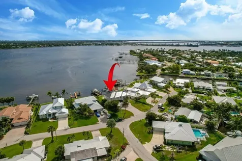 32 Sw Riverway Boulevard Palm City FL 34990