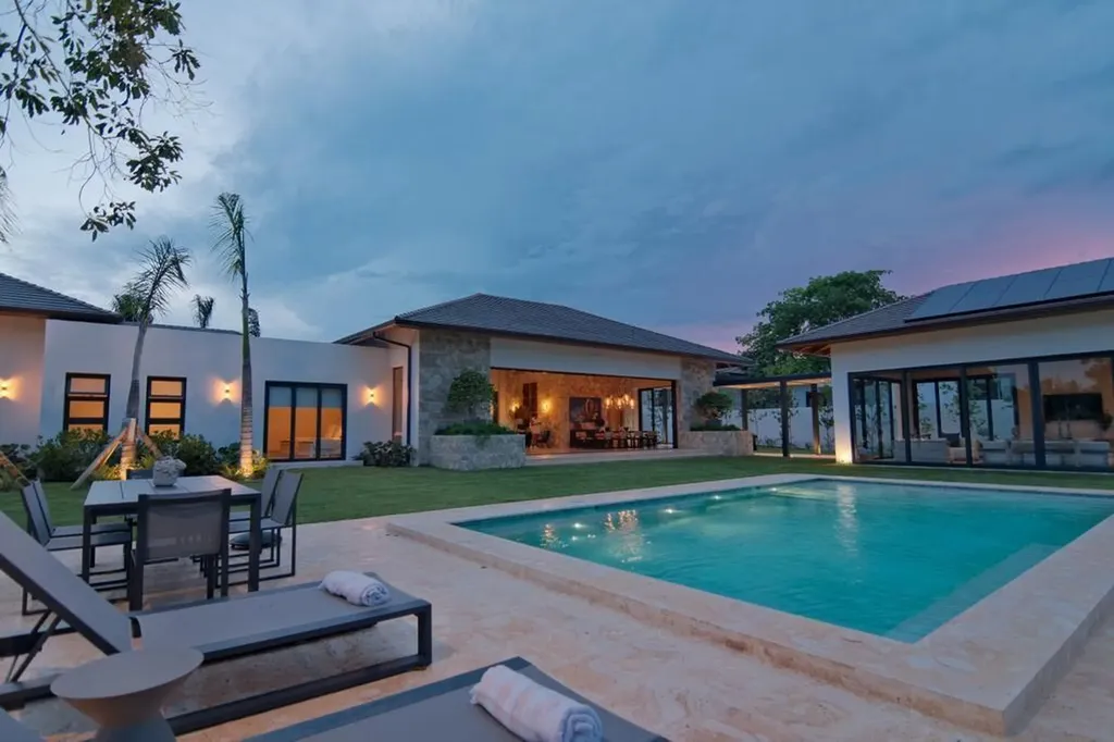 72 00 Casa De Campo DR 22000
