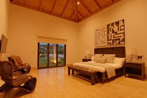 72 00 Casa De Campo DR 22000