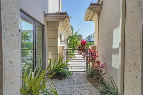 9081 Chauvet Way Boca Raton FL 33496