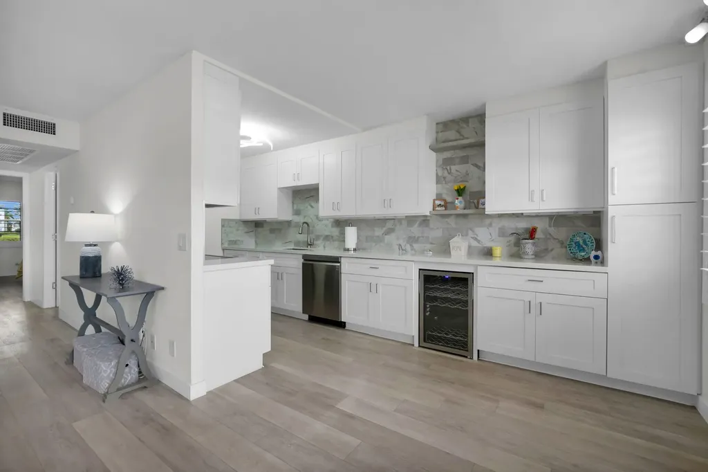 1084 Guildford Boca Raton FL 33434