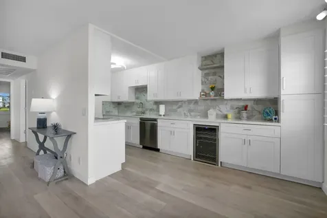 1084 Guildford Boca Raton FL 33434