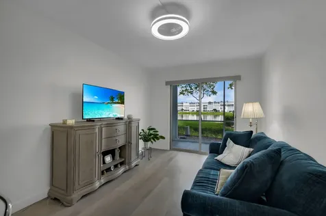 1084 Guildford Boca Raton FL 33434
