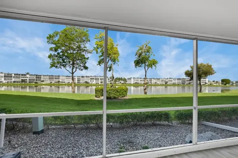 1084 Guildford Boca Raton FL 33434