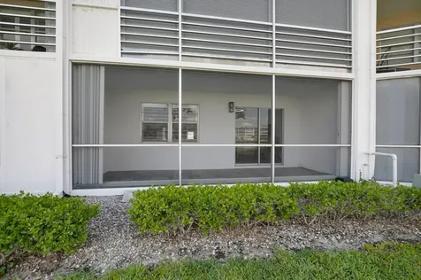 1084 Guildford Boca Raton FL 33434