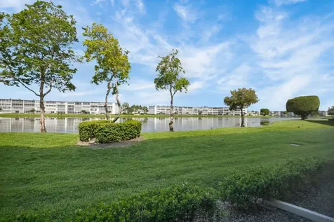 1084 Guildford Boca Raton FL 33434