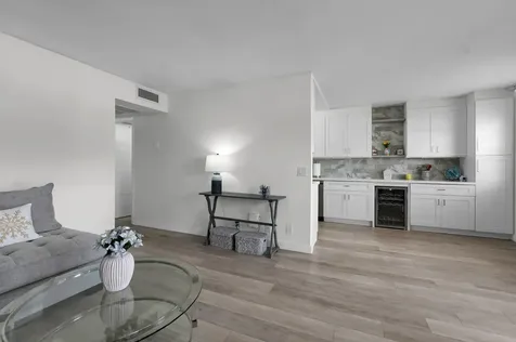 1084 Guildford Boca Raton FL 33434