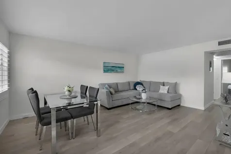 1084 Guildford Boca Raton FL 33434