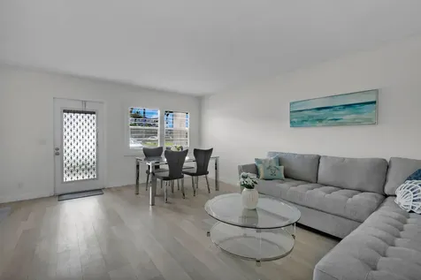 1084 Guildford Boca Raton FL 33434