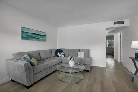 1084 Guildford Boca Raton FL 33434