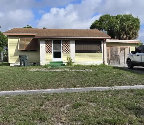 1115 Colonial Road Fort Pierce FL 34950