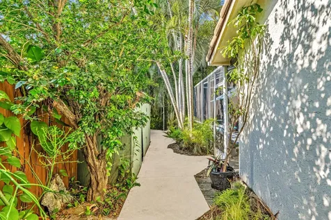 498 Oregon Lane Boca Raton FL 33487