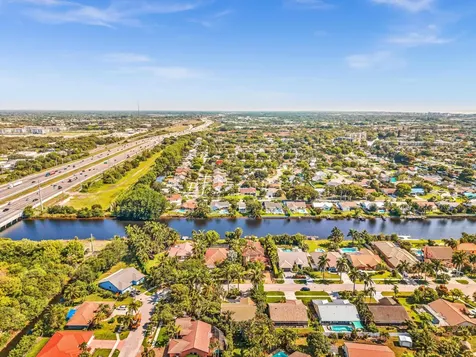498 Oregon Lane Boca Raton FL 33487
