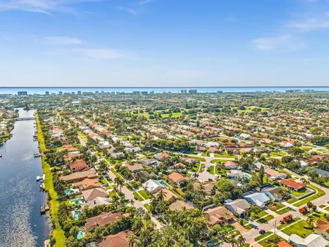 498 Oregon Lane Boca Raton FL 33487