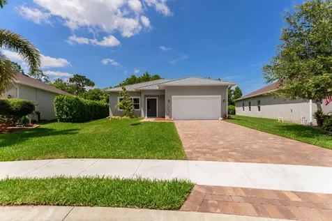675 Ne Moss Rose Place Port Saint Lucie FL 34983