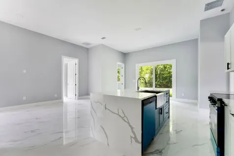 675 Ne Moss Rose Place Port Saint Lucie FL 34983