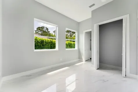 675 Ne Moss Rose Place Port Saint Lucie FL 34983