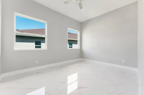 675 Ne Moss Rose Place Port Saint Lucie FL 34983