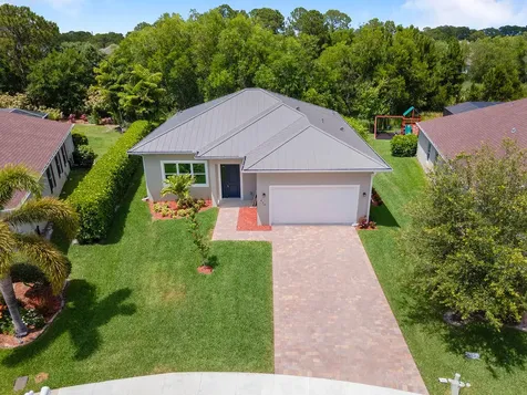 675 Ne Moss Rose Place Port Saint Lucie FL 34983