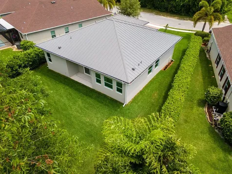 675 Ne Moss Rose Place Port Saint Lucie FL 34983