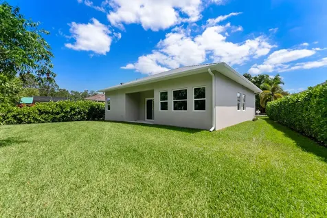 675 Ne Moss Rose Place Port Saint Lucie FL 34983