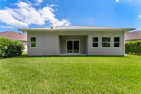 675 Ne Moss Rose Place Port Saint Lucie FL 34983